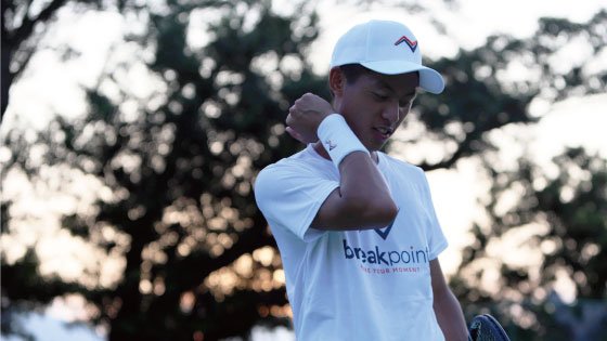 male tennis player wearing breakpoint outfit