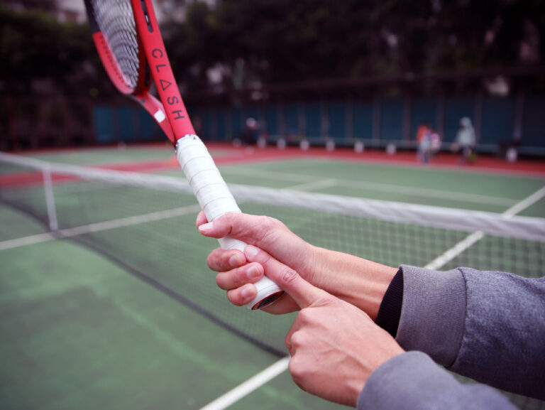 tennis racquet grip demonstrate.