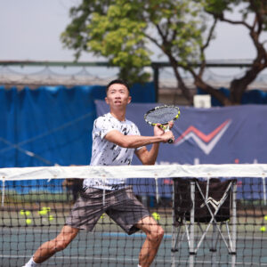 tennis coach vincent hitting volley.