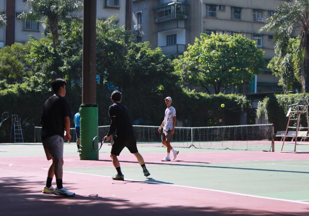 how to choose tennis coach pic 1